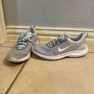 nike grey flex running shoe